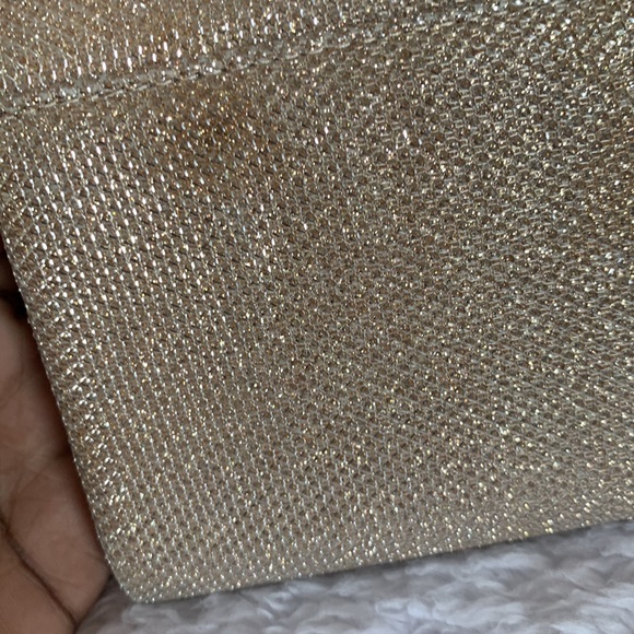 Shiny gold clutch with optional linked straps - Picture 3 of 5